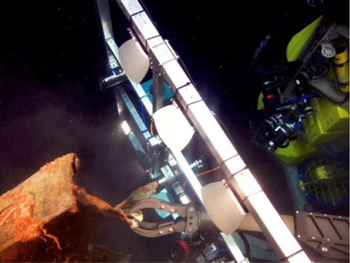 An ROV untangles itself in HSK Kormoran debris field